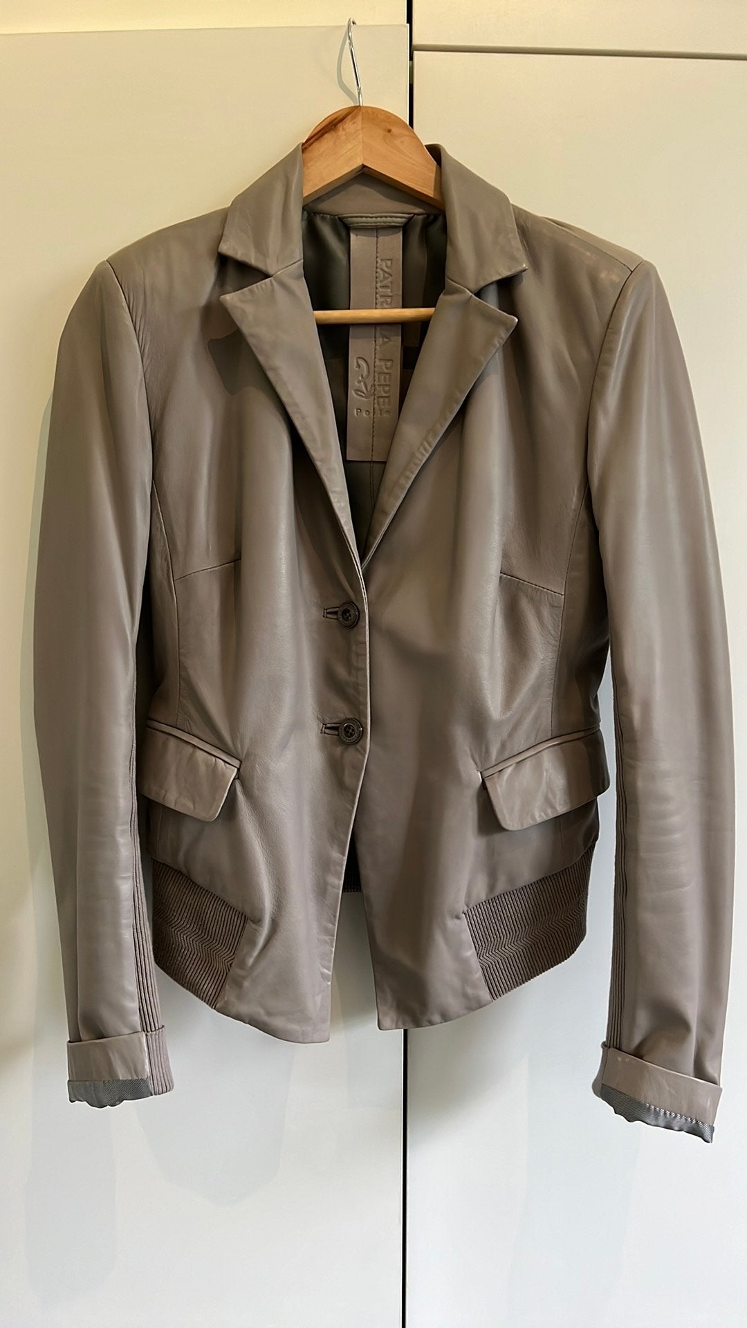 Patrizia Pepe leren jasje, taupe Vintage, Kleding | Dames, Ophalen of Verzenden, Zo goed als nieuw, Maat 36 (S), Bruin