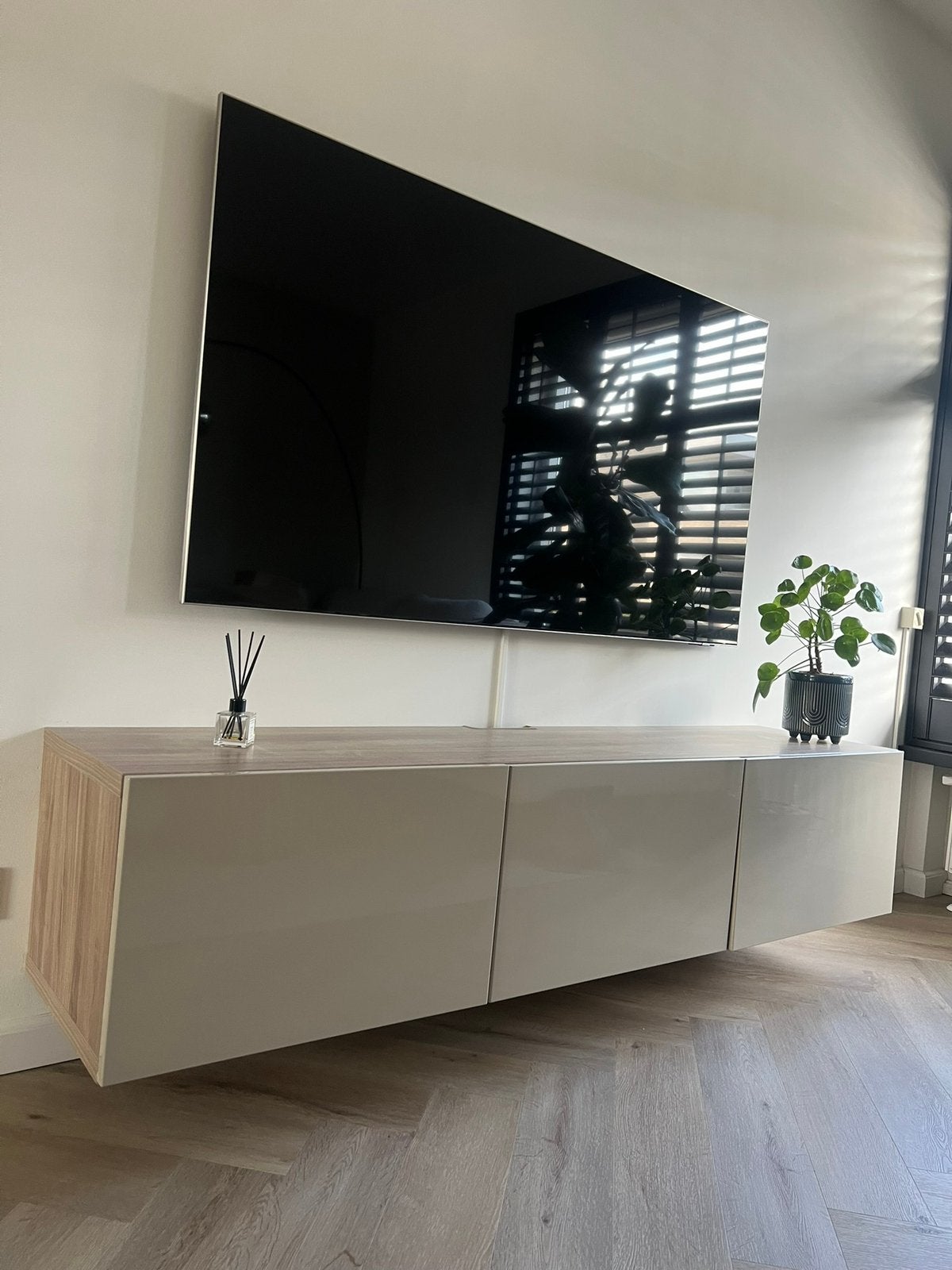 Tv kast Besta ikea houtkleur 3deuren, Ophalen, Overige materialen, Minder dan 50 cm, Gebruikt