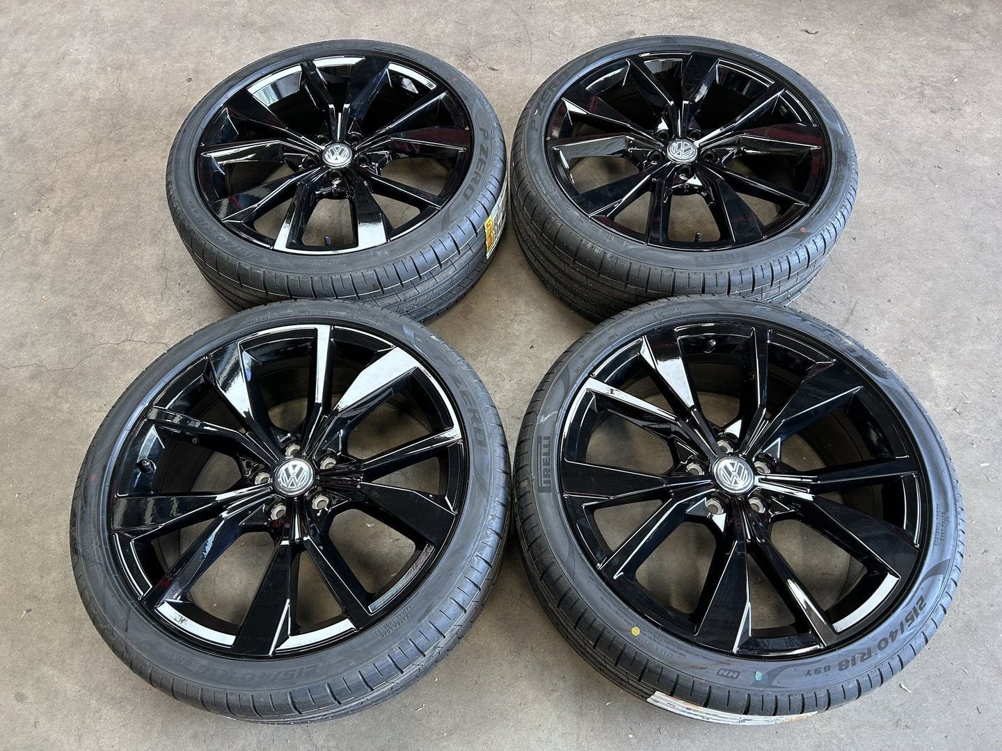 NIEUW 18 inch originele Misano velgen + zomerbanden VW Polo, 215 mm, -, -, Banden en Velgen