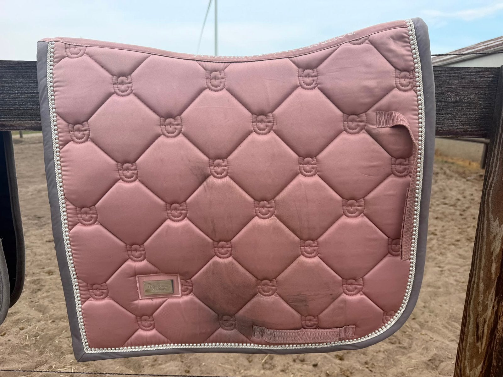Dressuurdekje Equestrian Stockholm, Dieren en Toebehoren, Gebruikt, Dressuurdekje, Equestrian Stockholm, Roze