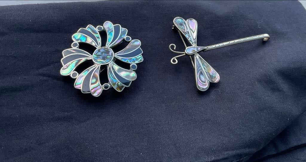 Twee Broches: Abalone Schelp & Mexicaans Alpaca Zilver, Sieraden, Tassen en Uiterlijk, Broches, Overige materialen, 4 tot 7 cm