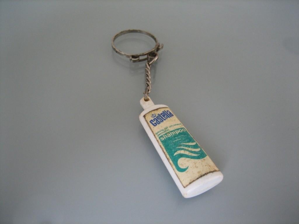 Vintage Sleutelhanger Castella Shampoo Jaren '60/'70, Verzamelen, Verzenden, Gebruikt, Overige typen