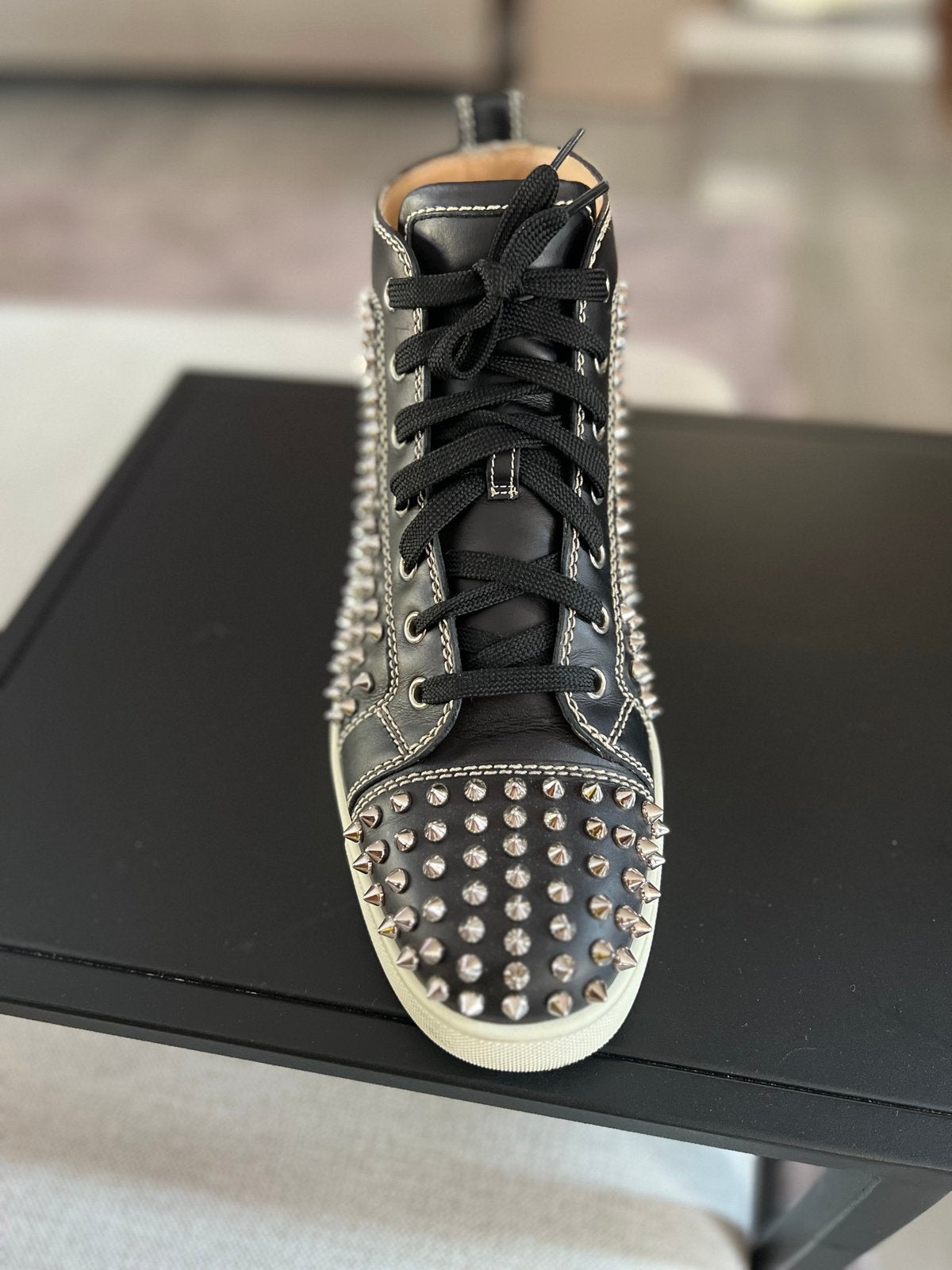 Christian Louboutin Spiked Sneakers Zwart maat 41,5, Ophalen, Zo goed als nieuw, Zwart, Sneakers of Gympen