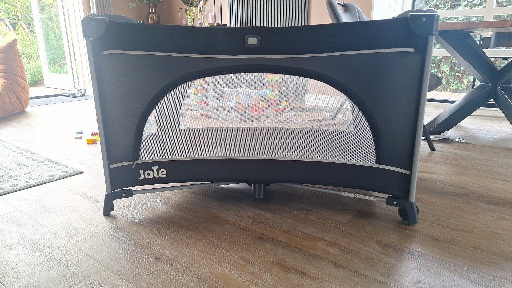 Zeer nette staat campingbed Joie met goed matras, Ophalen, Zo goed als nieuw, Minder dan 140 cm, Matras