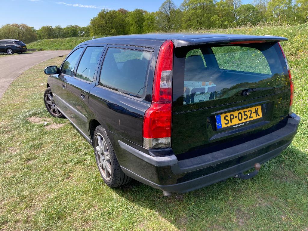 Volvo V70 2.4 T AUTOMAAT 2001 | Nieuwe APK, cruise, airco, Auto's, 1800 kg, Zwart, Zwart, Stationwagon