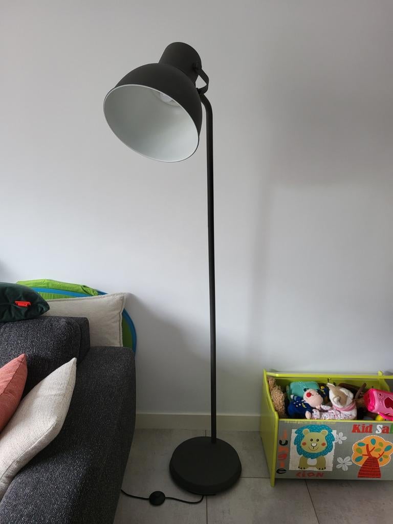 IKEA Staande Lamp - Donkergrijs, Verstelbaar, Huis en Inrichting, Lampen | Vloerlampen, Gebruikt, 150 tot 200 cm, Metaal, Ophalen