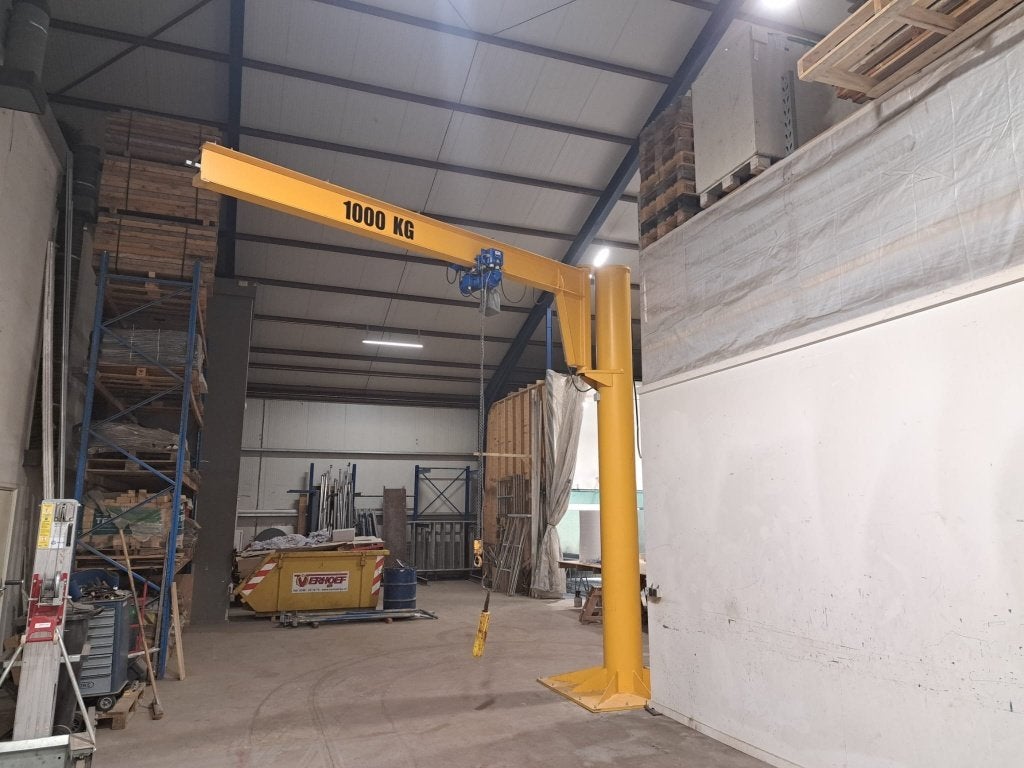 Kolom zwenkarm kraan 1000kg (vrijstaand), Ophalen, Gebruikt, Elektrisch
