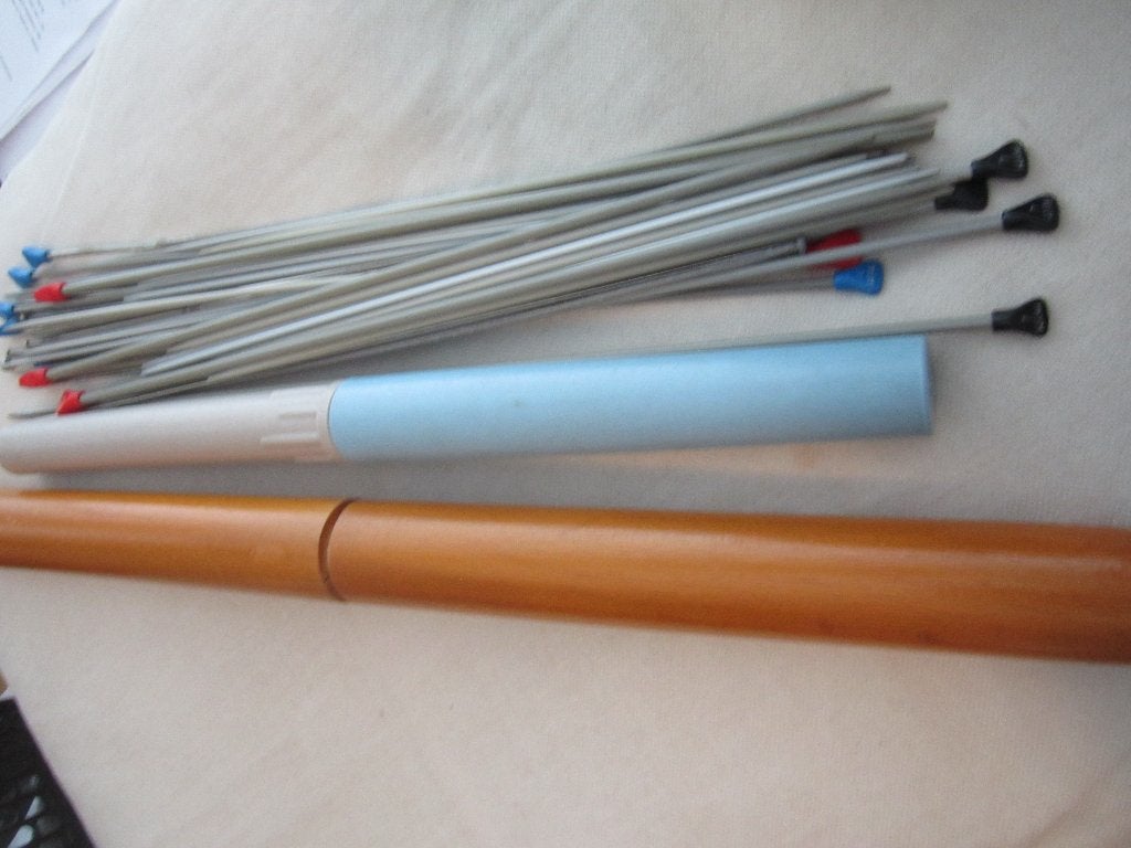 41.  Twee kokers en breinaalden, Ophalen, Gebruikt