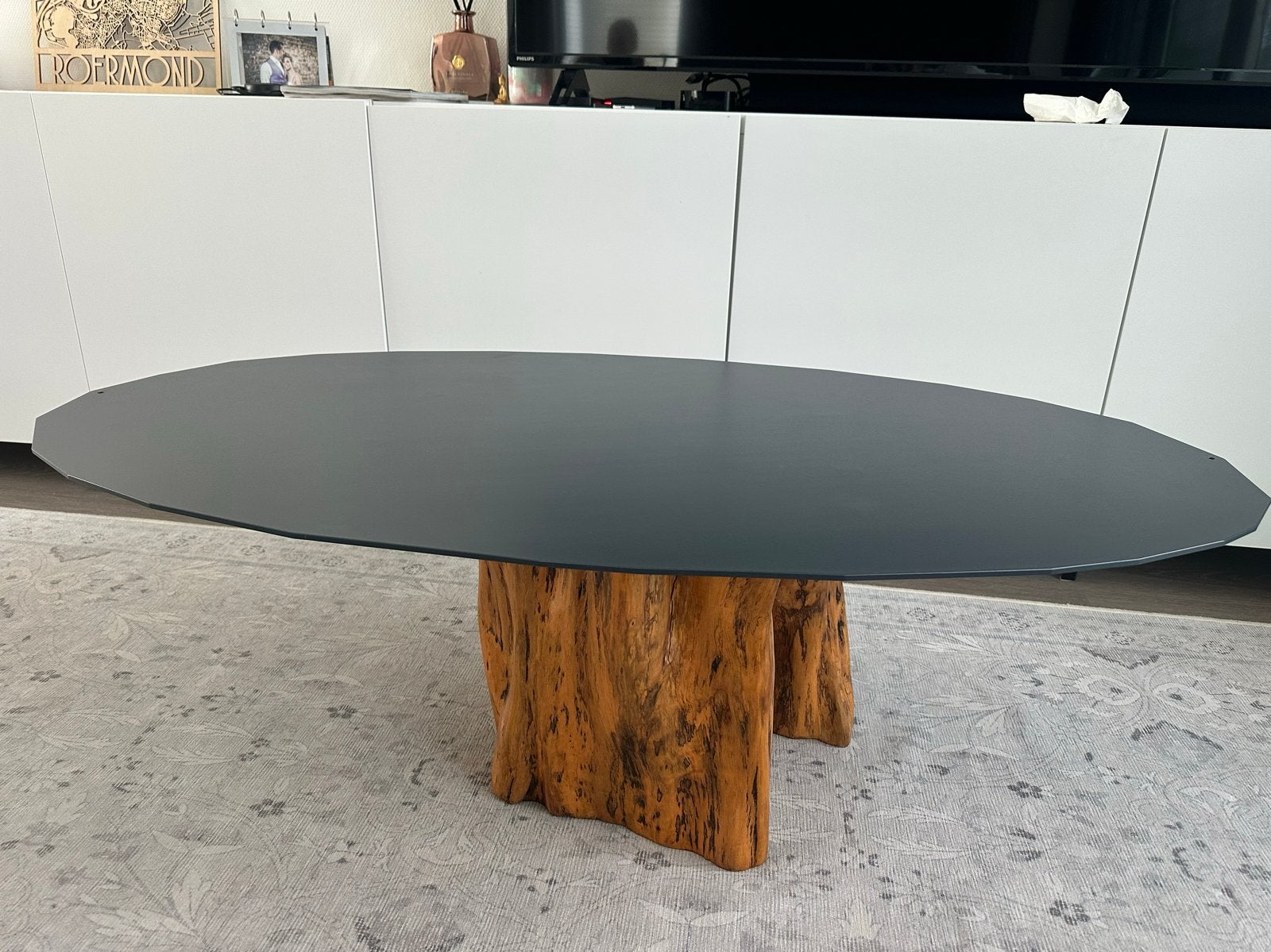 Salontafel met massief houten poot en zwart stalen blad, Ophalen, 100 tot 150 cm, 50 tot 100 cm, Zo goed als nieuw