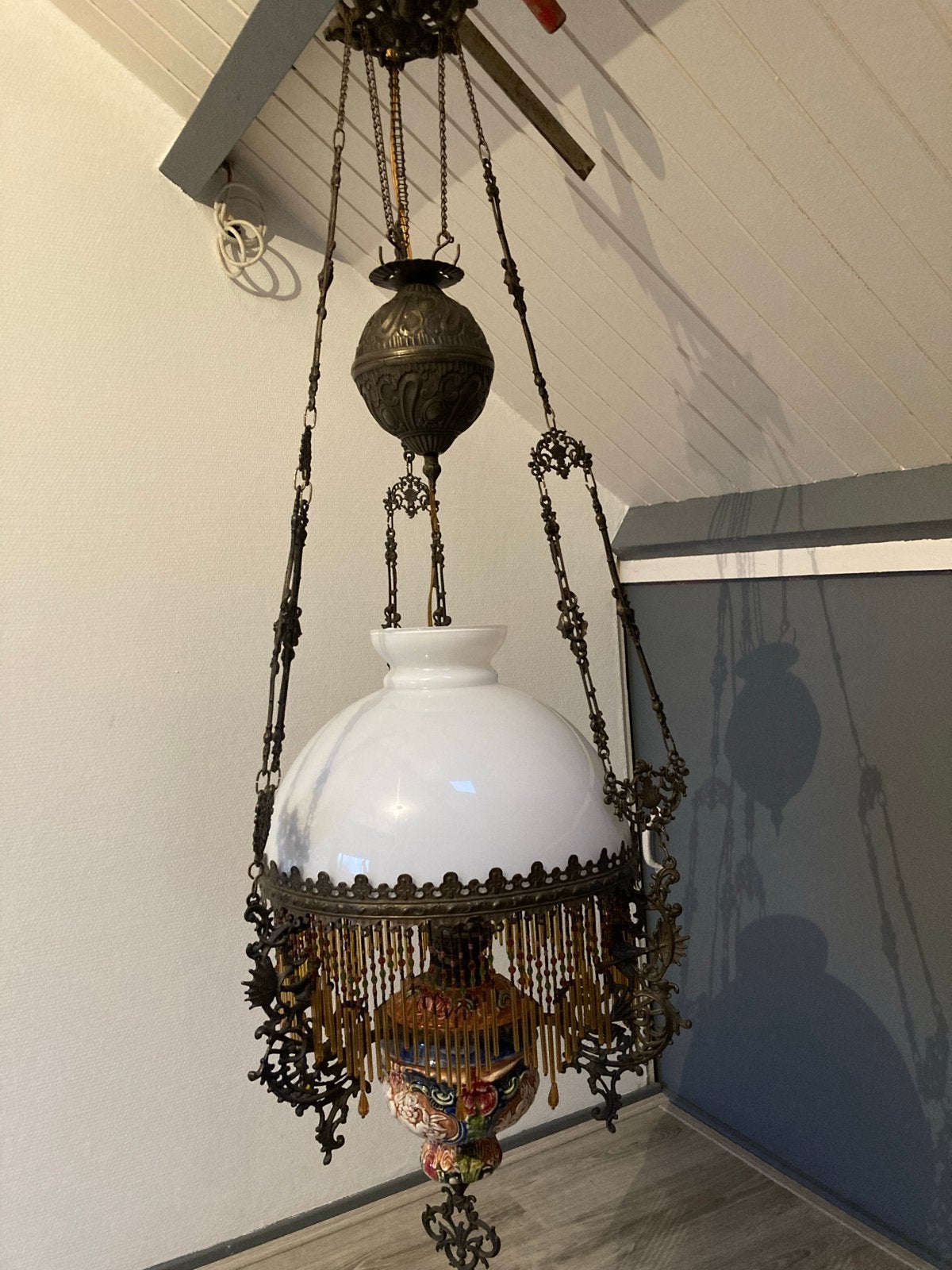 Antieke olielamp / hanglamp met melkglas en decoratie, Antiek en Kunst, Ophalen