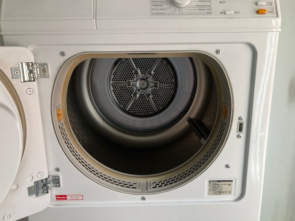 Foto 3 van Miele wasdroger T8303 SoftCare met afvoerslang