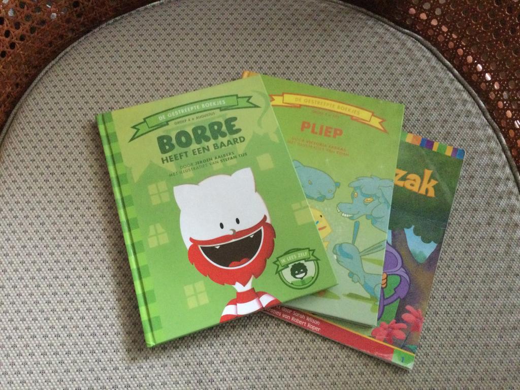 2Borre boekjes1 groep 3 1 groep 4. Dora boekje Rugzak, Ophalen of Verzenden, Zo goed als nieuw, Fictie