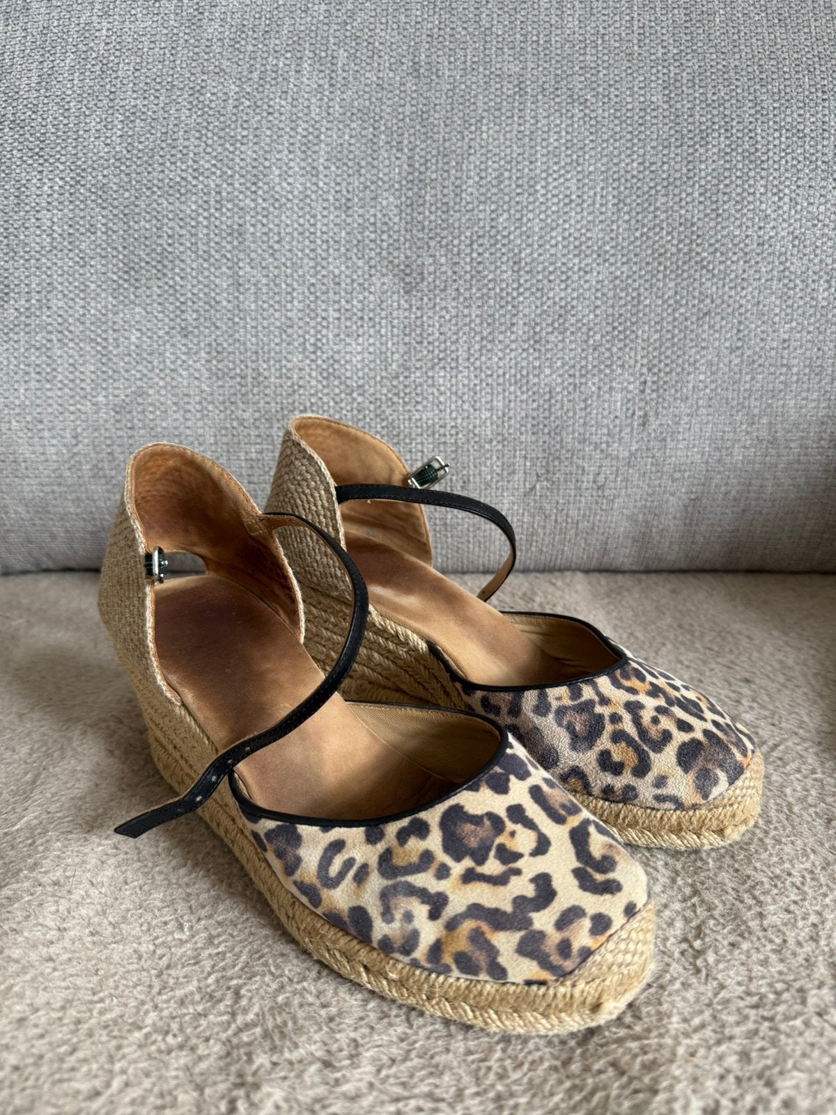 Unisa beige bruin zwart leopard espadrilles Maat 37, Beige, Ophalen of Verzenden, Espadrilles of Moccasins, Gedragen
