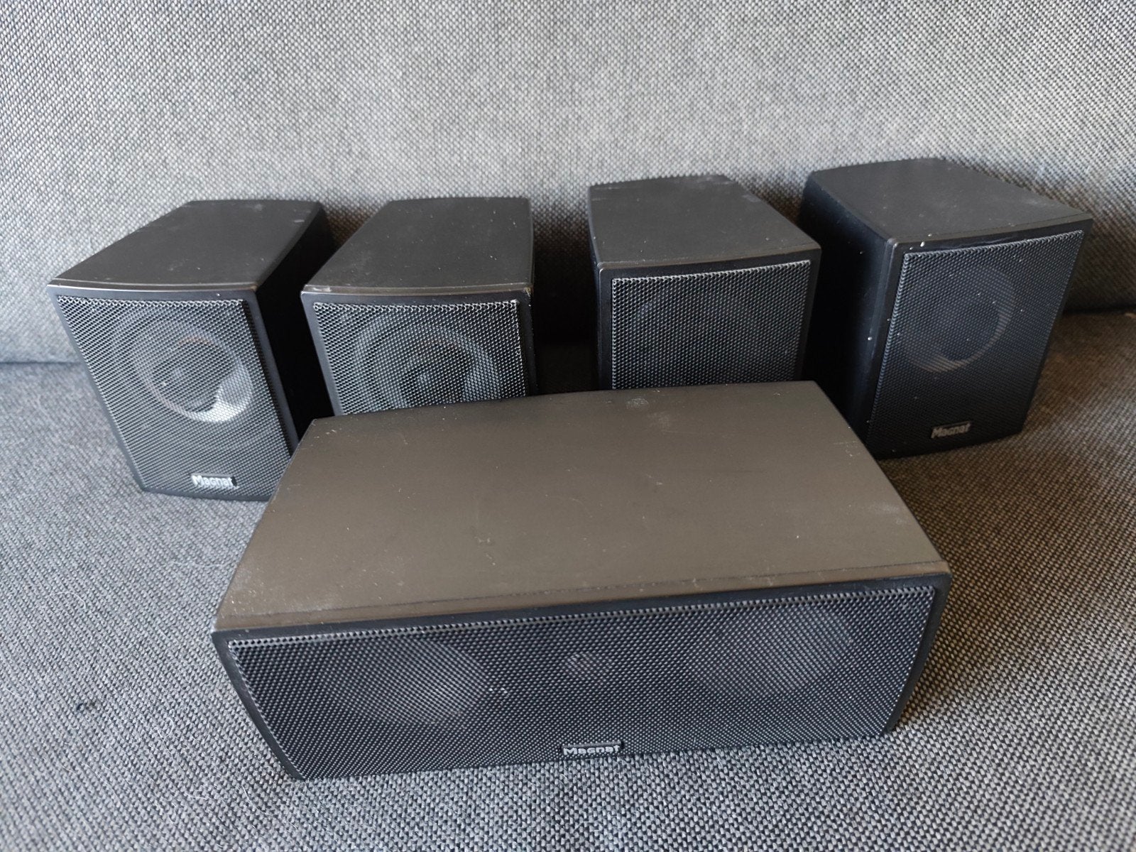 Magnat Interior 501A Satelliet & Center Speaker Set, Gebruikt, Magnat, Ophalen of Verzenden, 60 tot 120 watt