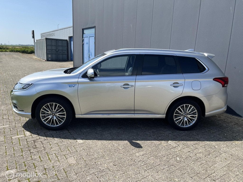 Mitsubishi Outlander 2.4 PHEV Instyle|trekhaak|zonnedak|leer, Auto's, Mitsubishi, Automaat, 12 maanden, 135 pk, 4 cilinders