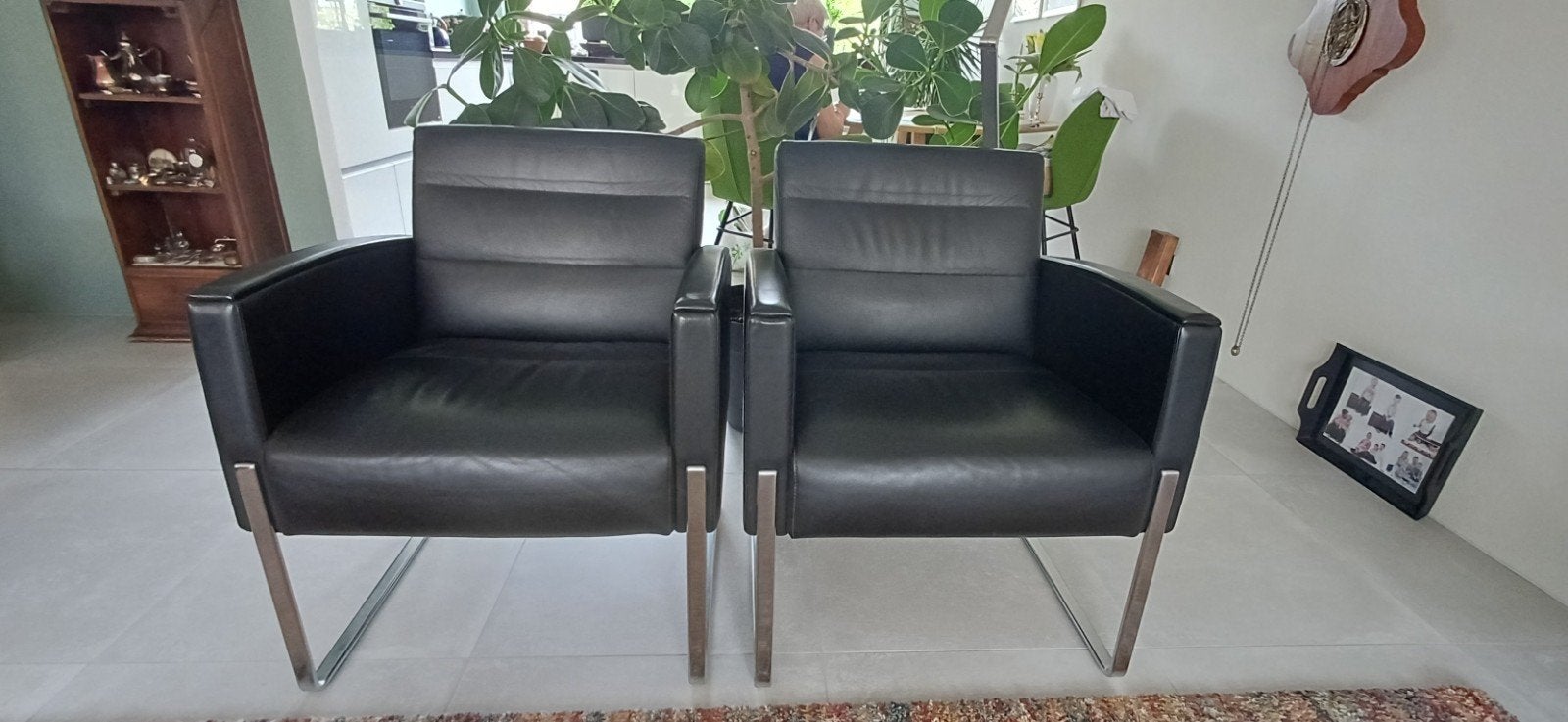 Twee prachtige design stoelen - Zwart leer, Huis en Inrichting, Stoelen, Ophalen, Twee, Zwart, Leer