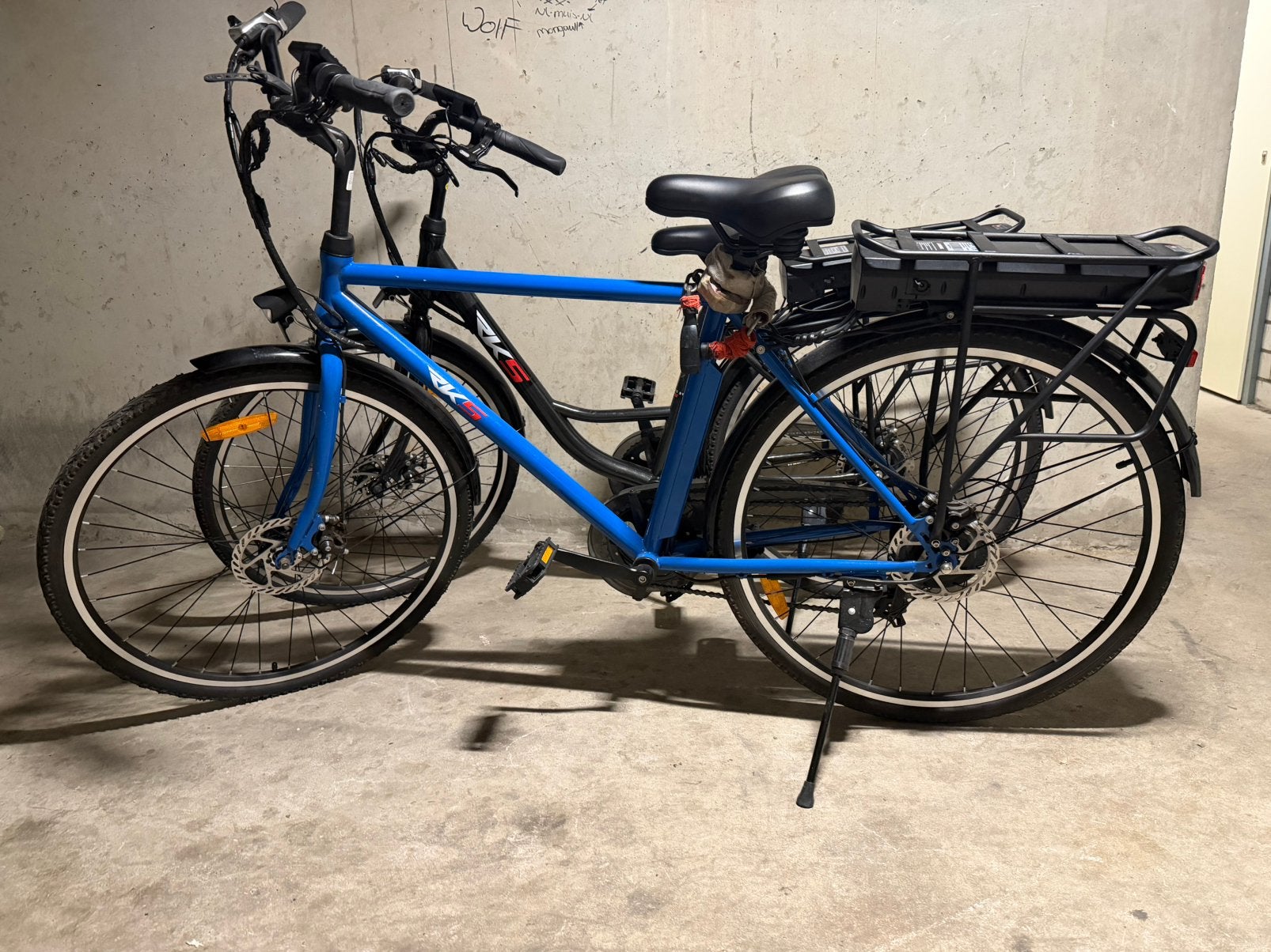 Blauwe elektrische fiets, Gebruikt, 51 tot 55 cm, 30 tot 50 km per accu, Ophalen