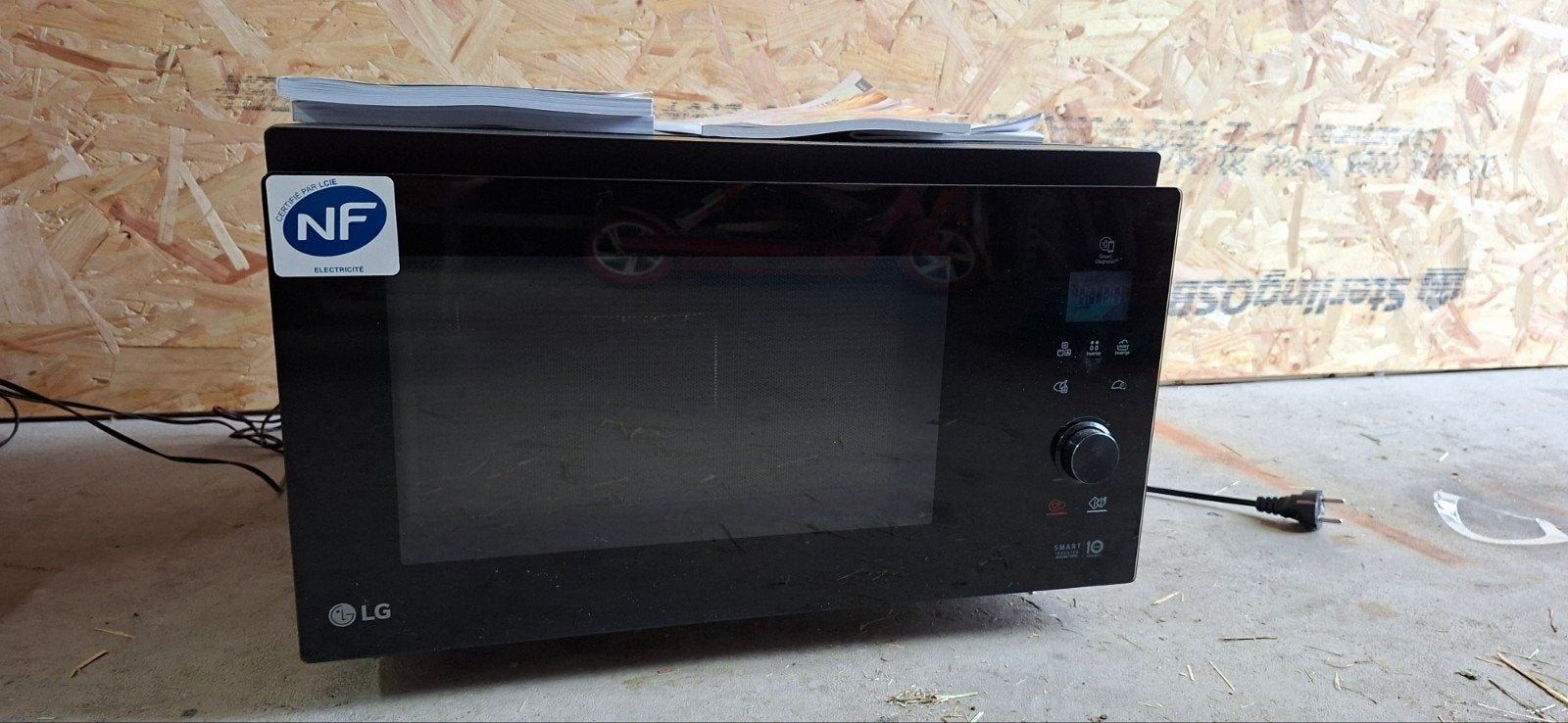 LG MJ3965BIB Combimagnetron - Zo goed als nieuw, Witgoed en Apparatuur, Ophalen, Combimagnetron, Zo goed als nieuw, Draaiplateau