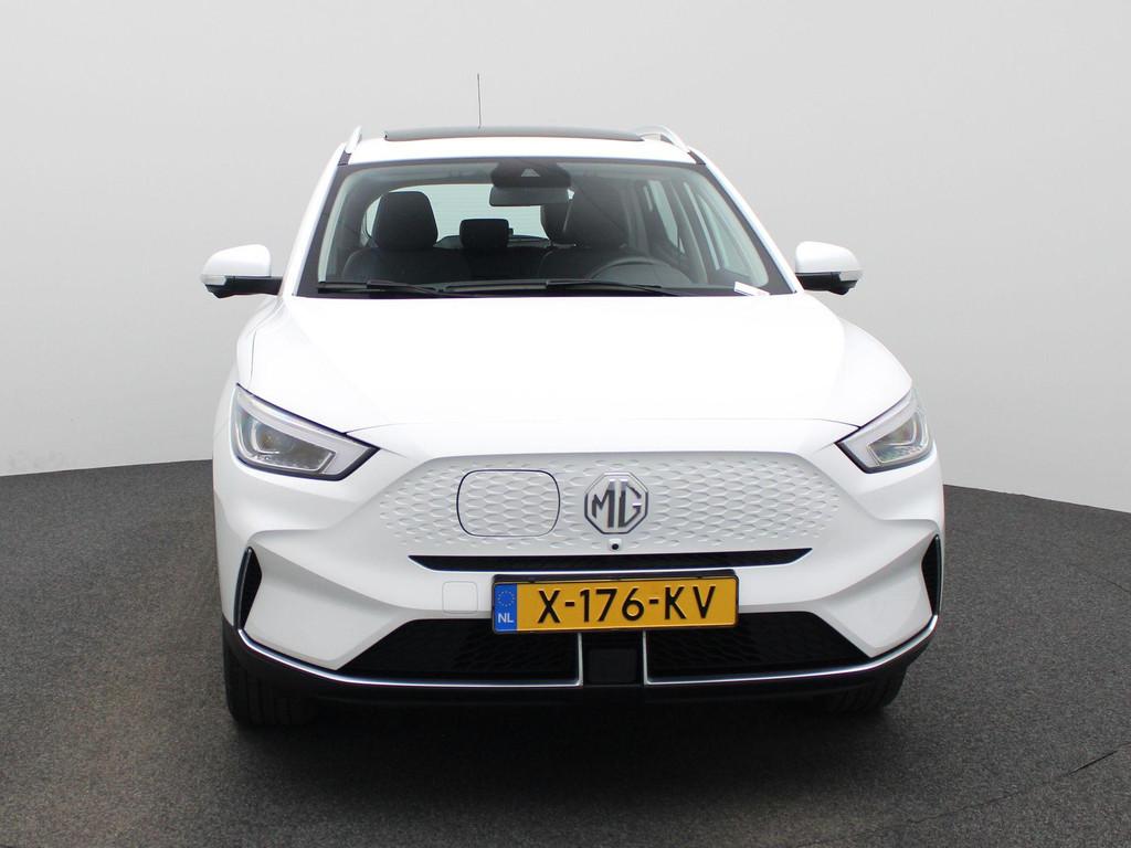 MG ZS EV Long Range Luxury 70 kWh | Panoramadak | Leder | Le, Auto's, 12 maanden, Gebruikt, ZS, Wit