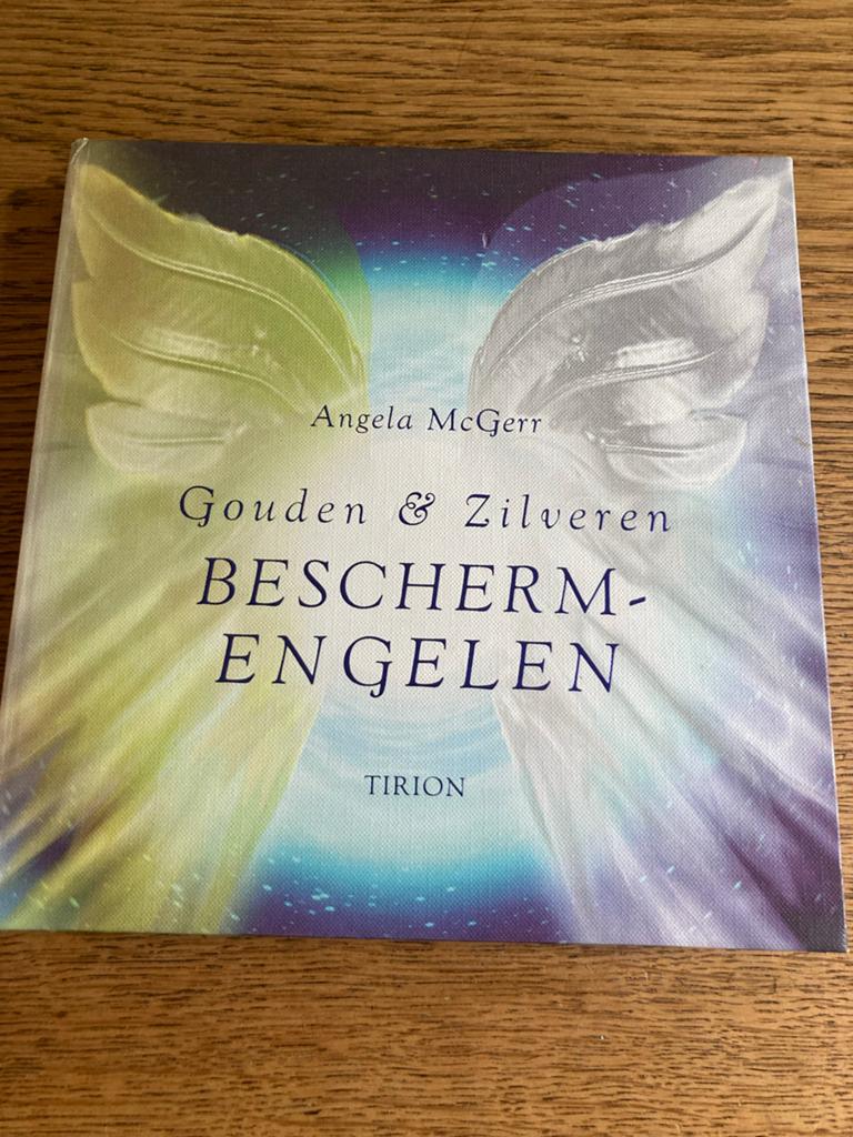 Het Engelenboek en Beschermengelkaarten - Angela McGerr, Ophalen of Verzenden, Zo goed als nieuw, Spiritualiteit algemeen, Achtergrond en Informatie