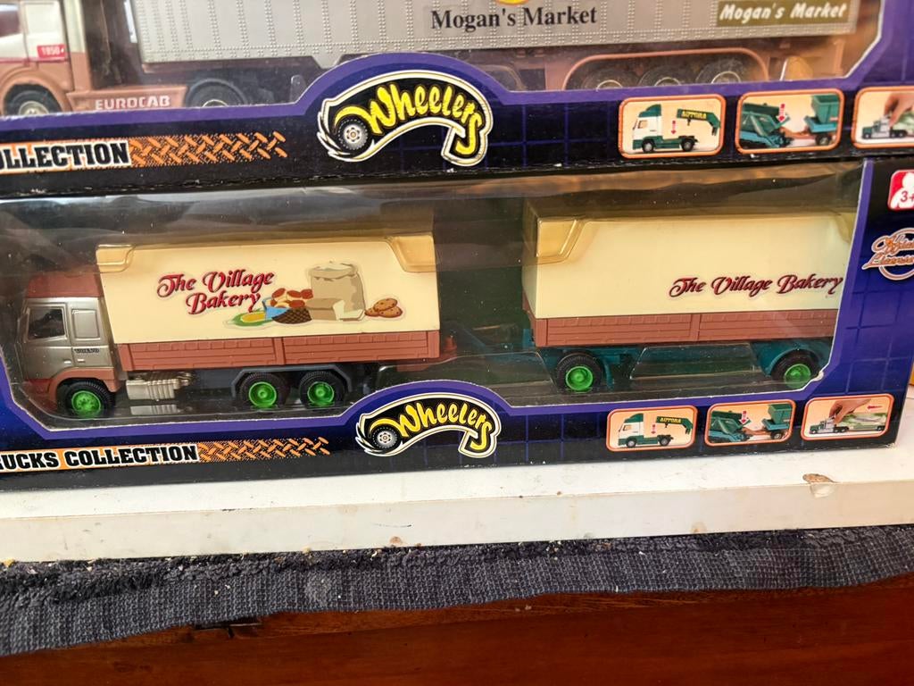 3 stuks ! Truck met Trailer !   1:72., Ophalen of Verzenden, Zo goed als nieuw, Bus of Vrachtwagen, Overige merken