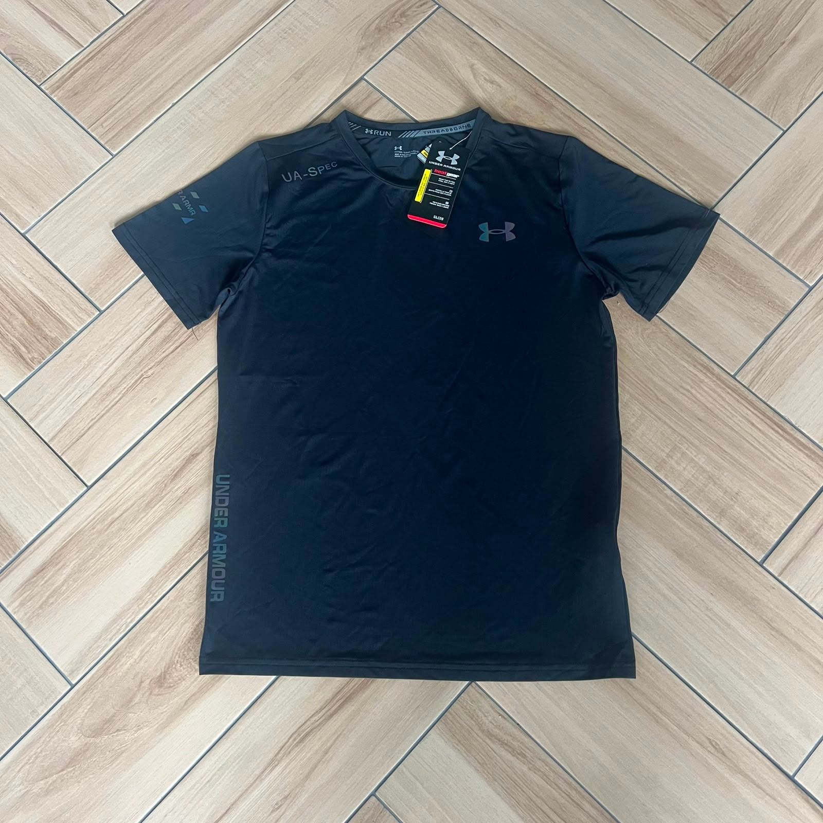 Under Armour T-shirt  Nieuw met kaartje, Ophalen of Verzenden, Nieuw, Maat 48/50 (M), Zwart