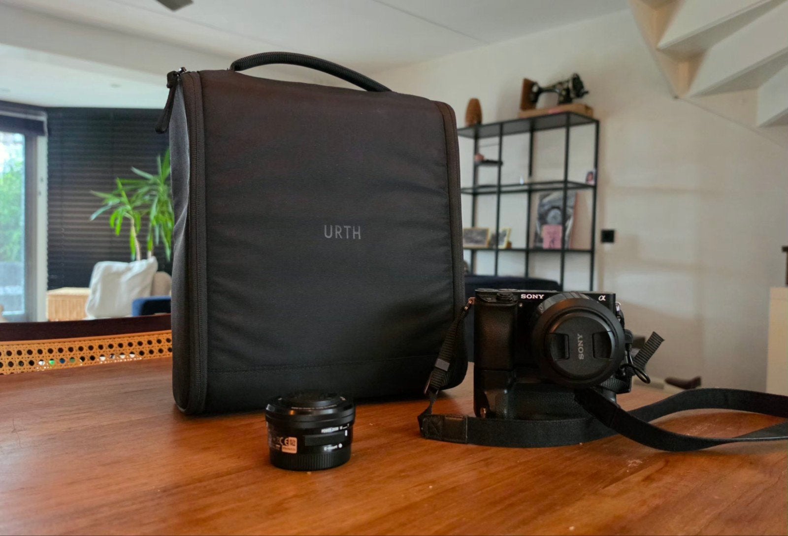 Sony A6000 + 2 lenzen + Meike grip – complete set