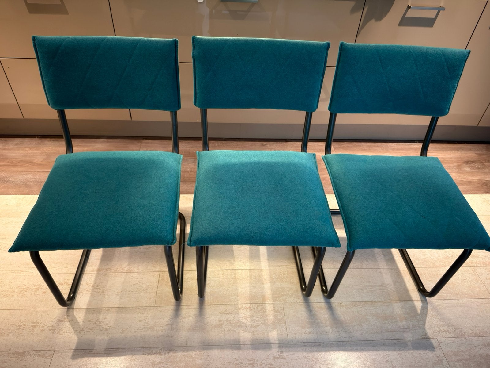 3 groene buisframe eetkamerstoelen €15,- voor alle 3., Ophalen, Zo goed als nieuw, Overige kleuren