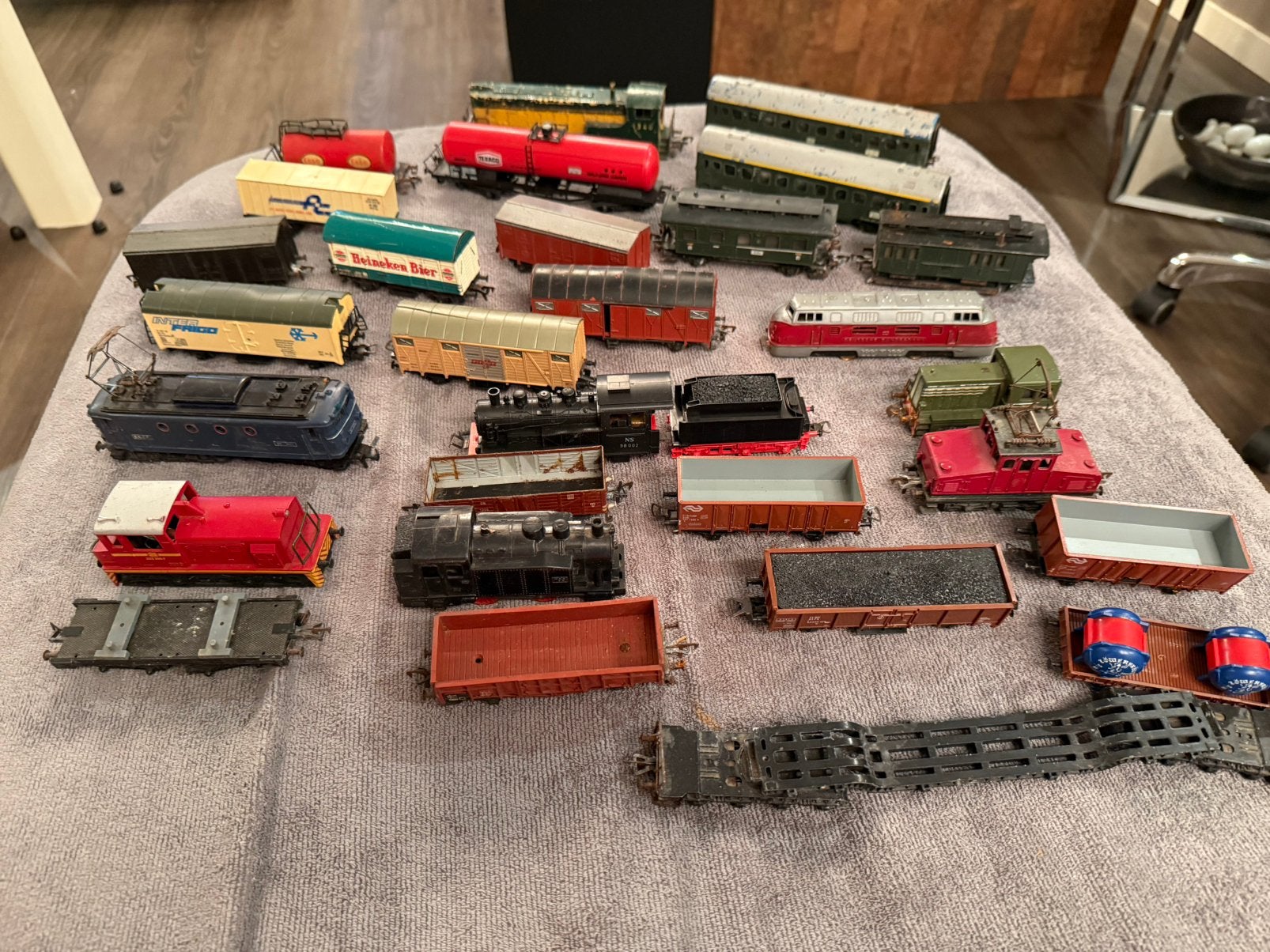 Fleischmann rails, treinen en huisjes, Hobby en Vrije tijd, Modeltreinen | H0, Ophalen, Gebruikt, Gelijkstroom, Fleischmann