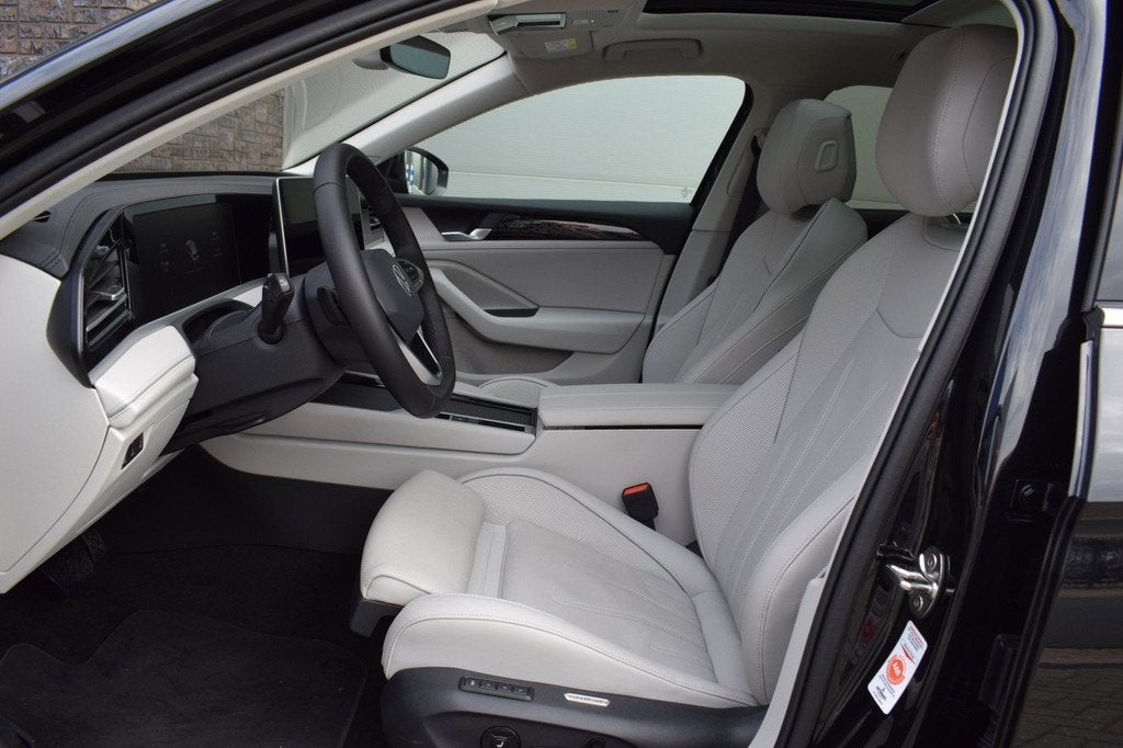 Volkswagen Passat Variant 1.5 eHybrid Elegance PANORAMADAK /, Adaptive Cruise Control, 4 cilinders, 150 pk, Zwart