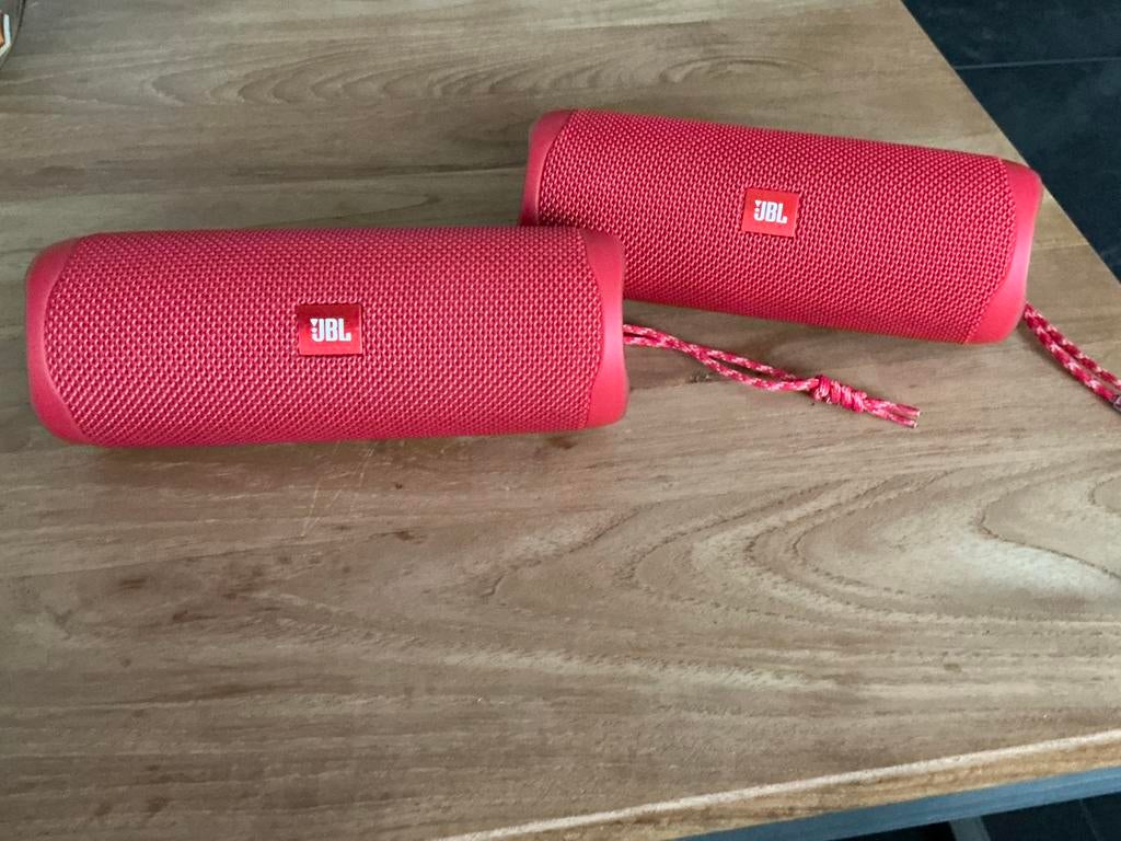 JBL FLIP5 speakers rood met Bluetooth., JBL, Overige typen, Ophalen of Verzenden, Zo goed als nieuw