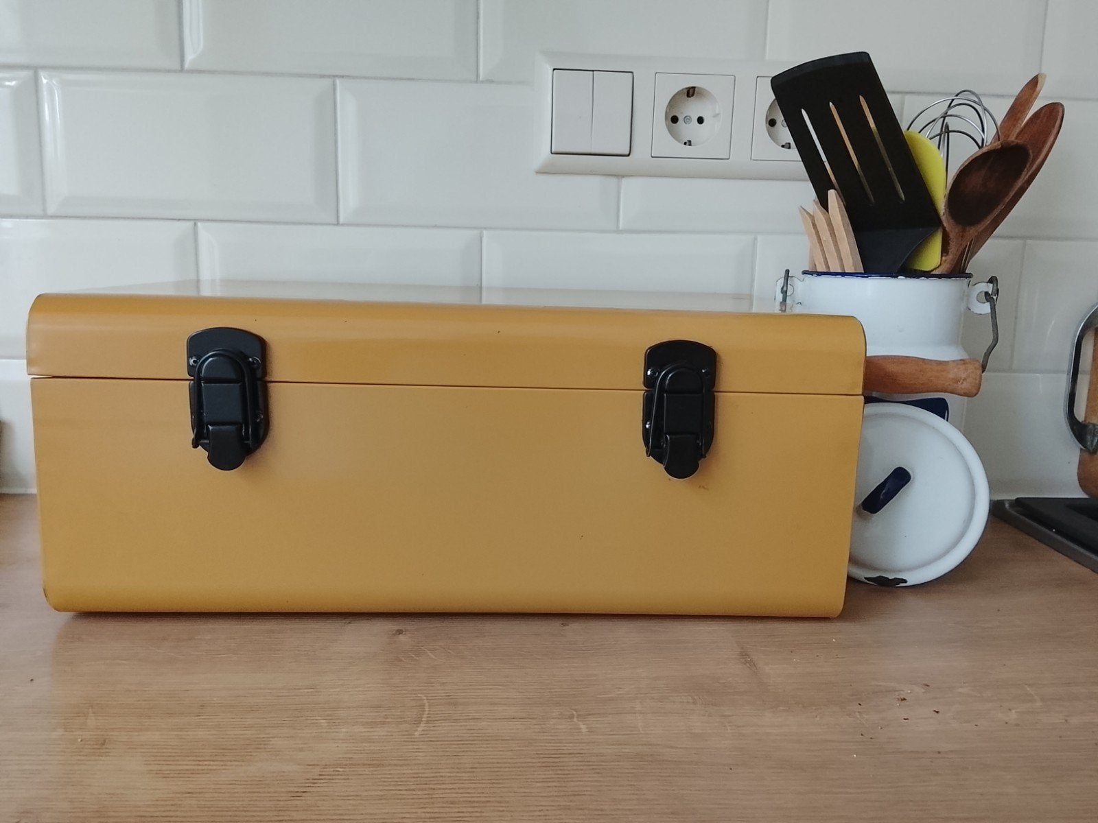 Vintage mosterdgele broodtrommel, Huis en Inrichting, Keuken | Keukenelementen, Zo goed als nieuw, Minder dan 100 cm, Minder dan 50 cm