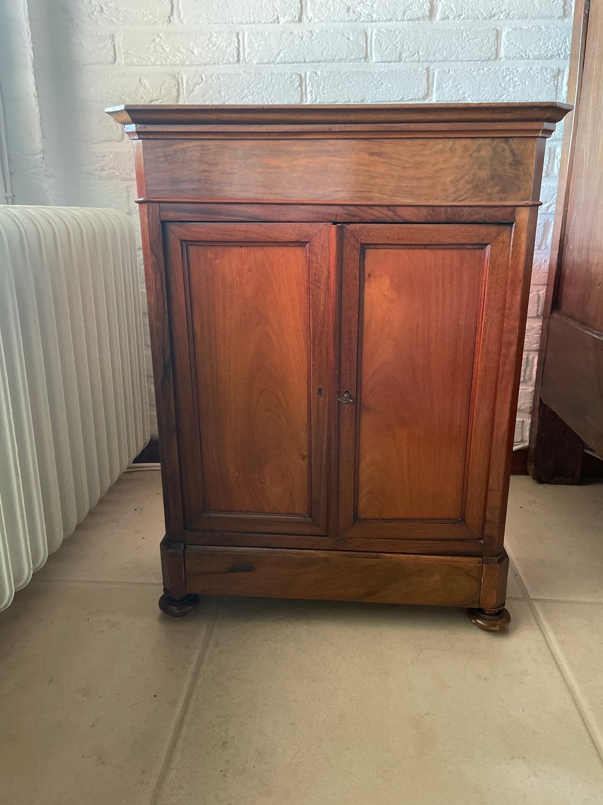 Antiek houten kastje met twee deuren, Antiek en Kunst, Ophalen