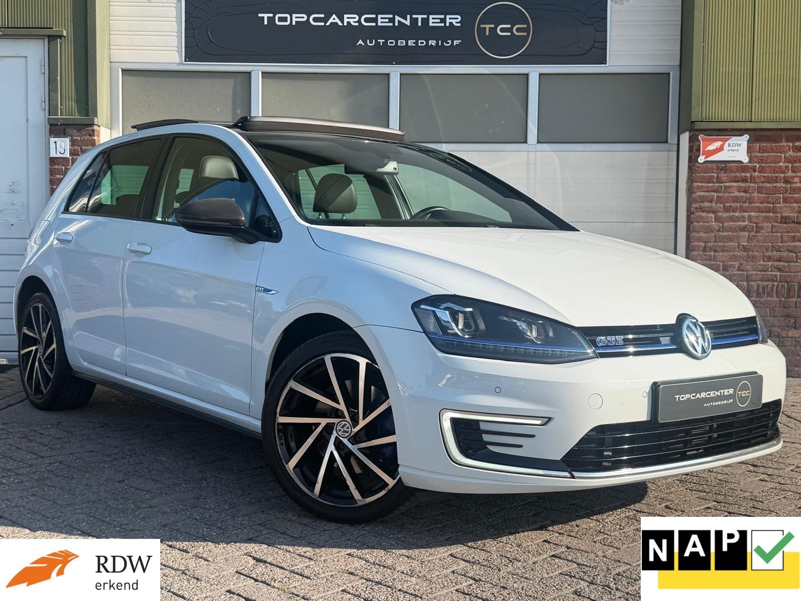 Volkswagen Golf 1.4 TSI GTE/PANO/PARKS/LEER/STOELV/APK/NAP, Auto's, Euro 6, 4 cilinders, Wit, 1499 kg