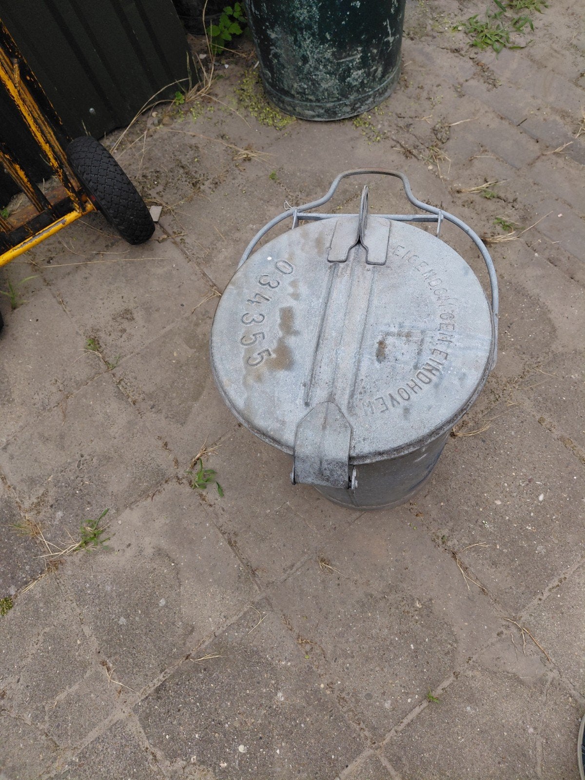Oude zinken vuilnisemmer Eindhoven met gat in bodem, Ophalen, Vintage, Gebruikt, Metaal