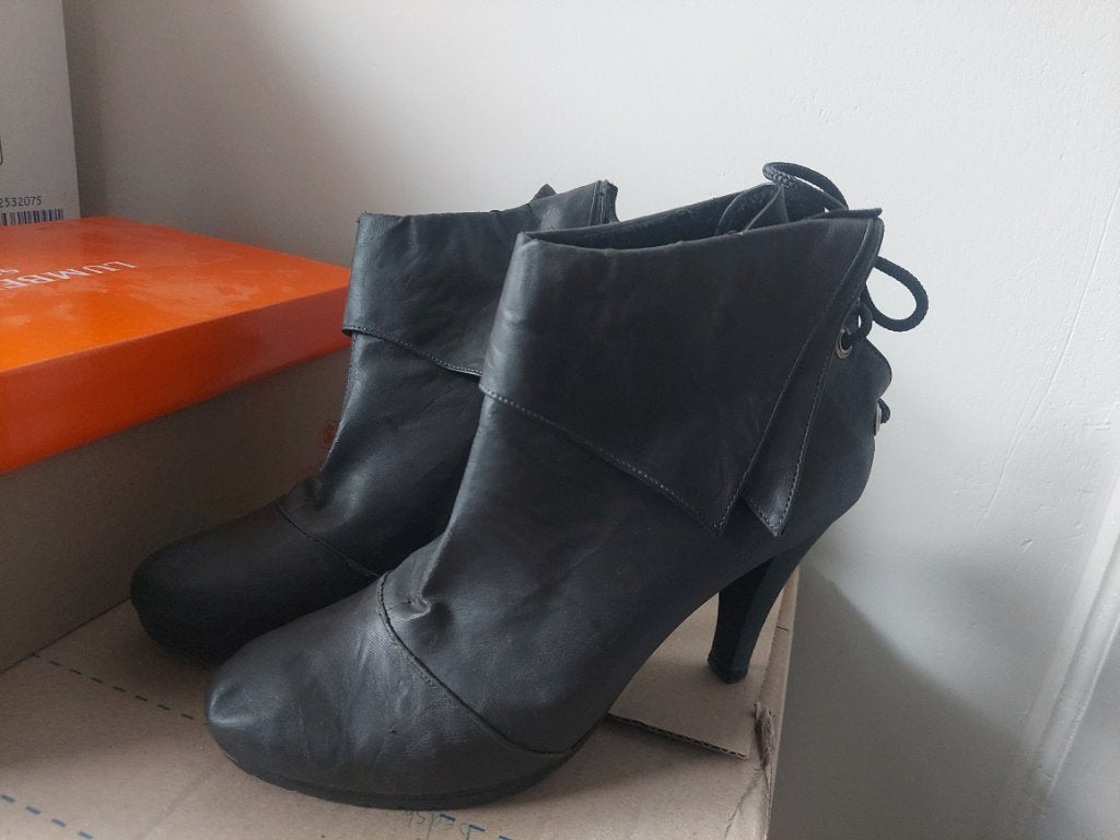 Grey boots with heels, Kleding | Dames, Ophalen, Lage of Enkellaarzen, Grijs, Onbekend