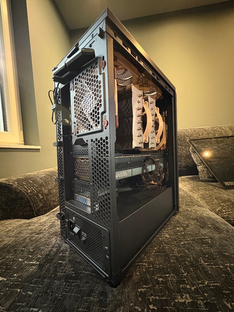 Foto 3 van RTX 5090 Gaming PC | 9800X3D | 64GB | 6TB | Noctua ProArt
