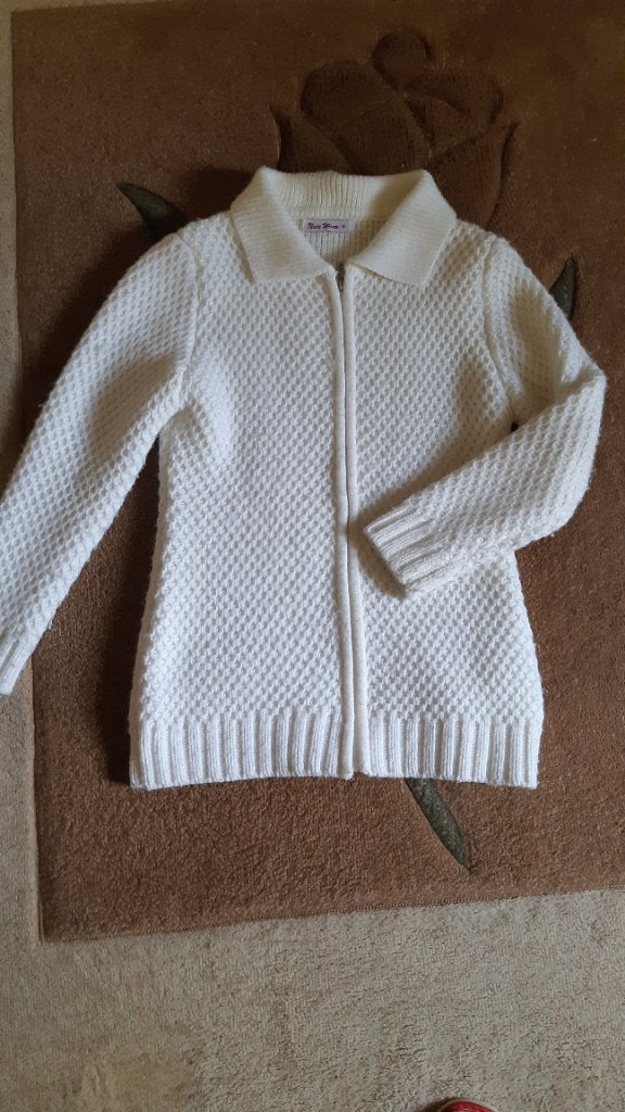 Witte gebreide vest met rits, Kinderen en Baby's, Kinderkleding | Maat 134, Gebruikt, Meisje, Trui of Vest, Ophalen of Verzenden