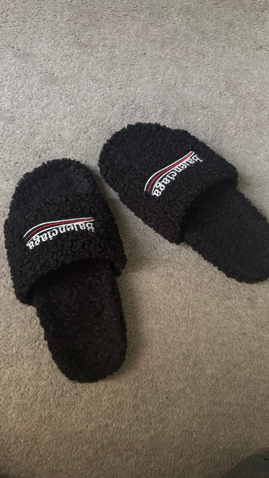 Balenciaga fur slides, Zwart, Zo goed als nieuw, Ophalen, Slippers