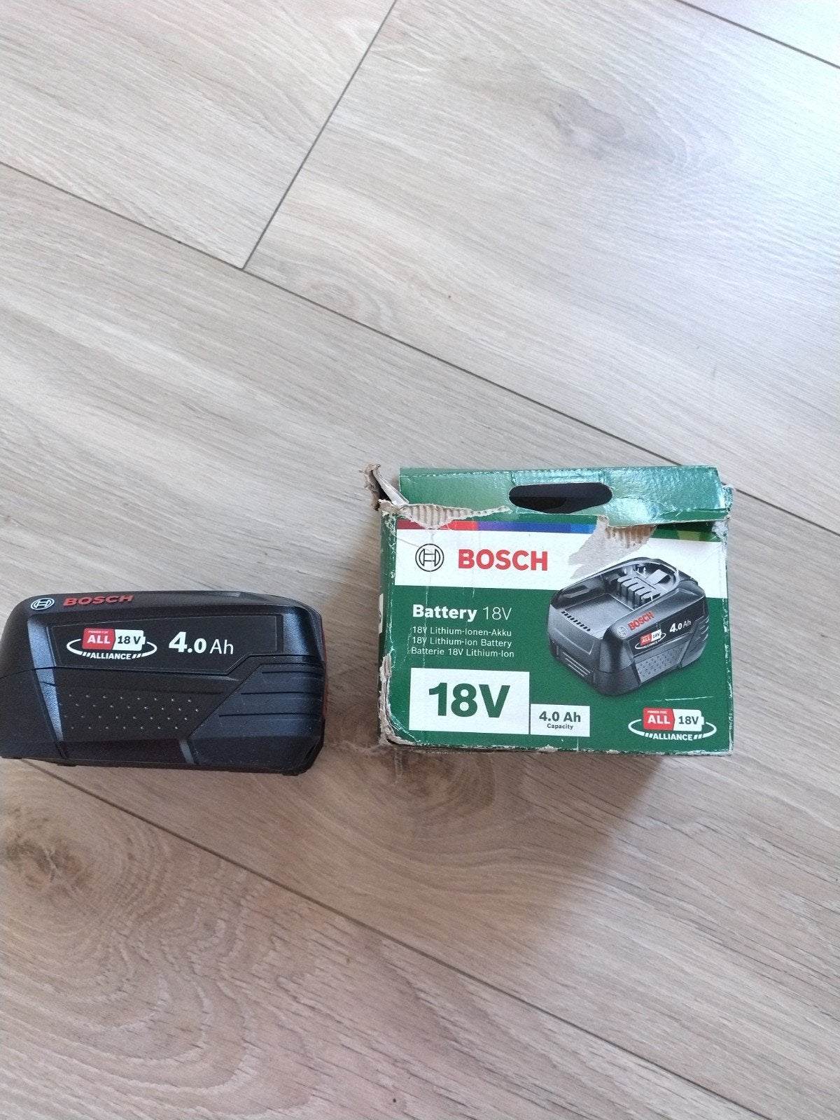 Bosch accu 18 v 4AH nieuwe, Doe-het-zelf en Verbouw, Gereedschap | Machine-onderdelen en Toebehoren, Ophalen of Verzenden, Nieuw