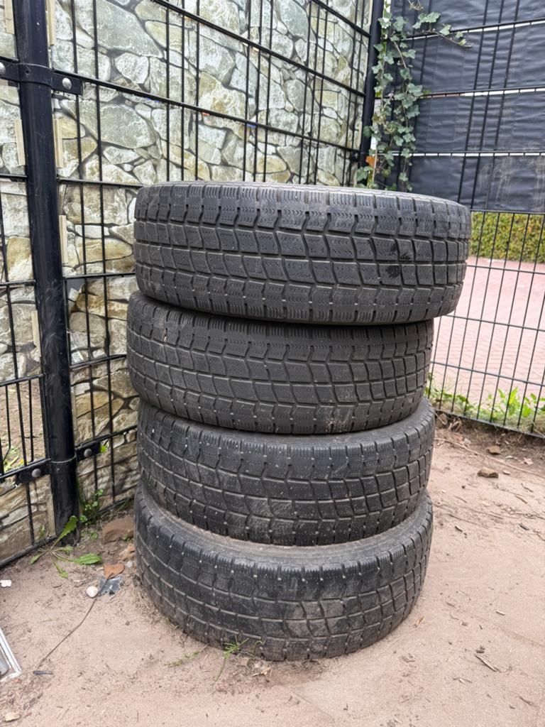 Vredestein winterbanden 225/65/r16, Ophalen, 16 inch, Banden en Velgen, Winterbanden