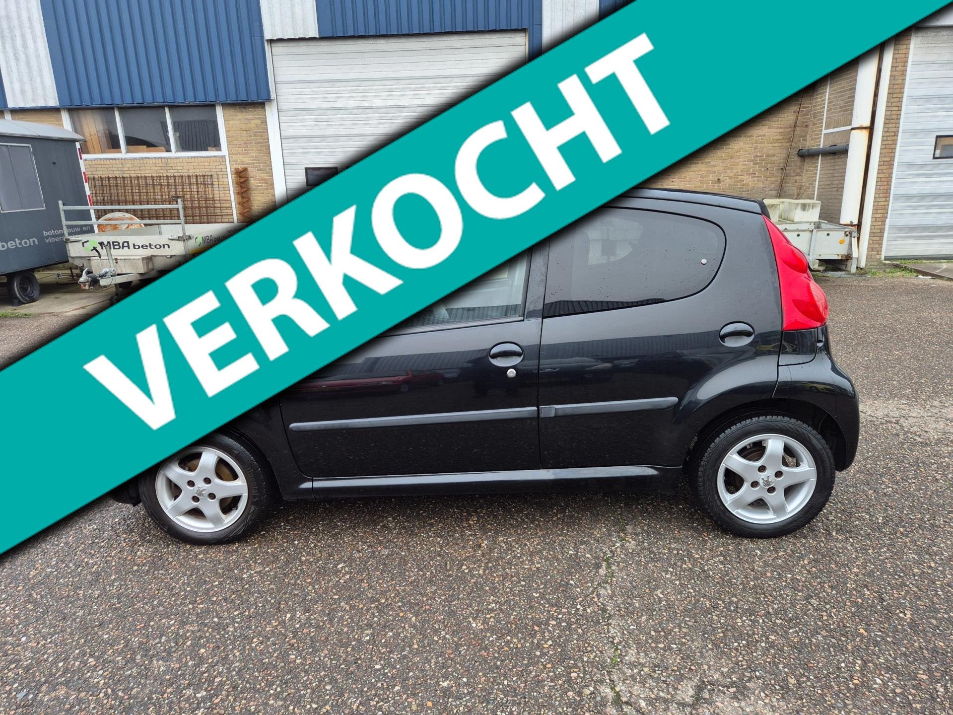 Peugeot 107 1.0-12V Black & Silver, airco /half leren bekled, Auto's, Peugeot, Voorwielaandrijving, Euro 5, Gebruikt, Zwart