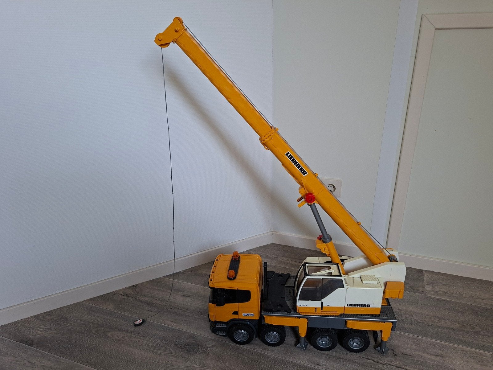 Bruder Liebherr Kraanwagen LTF 1045-4.1 Speelgoed, Kinderen en Baby's, Speelgoed | Speelgoedvoertuigen, Ophalen