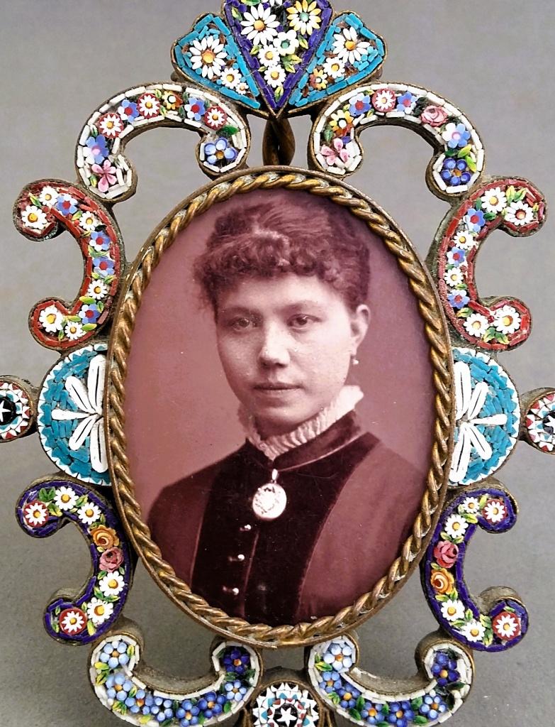 Om1900-1925 Micro Mozaïek Glas Steentjes Fotolijst Staander, Antiek en Kunst, Ophalen of Verzenden