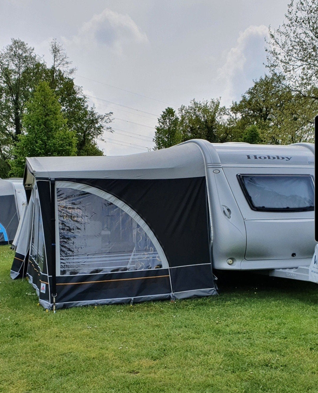 Hobby La Vita 495 UL met mover, voortent en luifels, Rondzit, Hobby, Schokbreker, Particulier