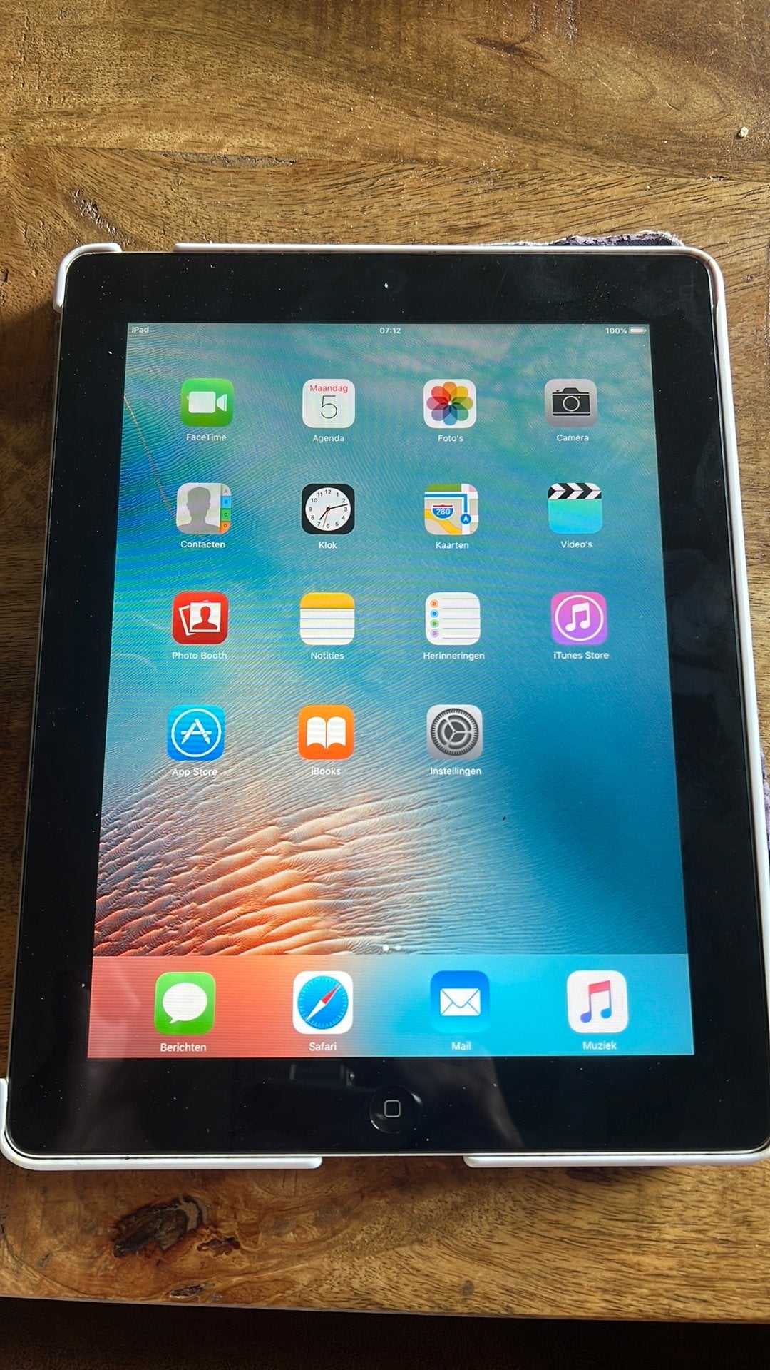 Apple iPad 2 (A1395) 16 GB Wi-Fi met oplader, Computers en Software, Gebruikt, Apple iPad, Ophalen of Verzenden, 16 GB