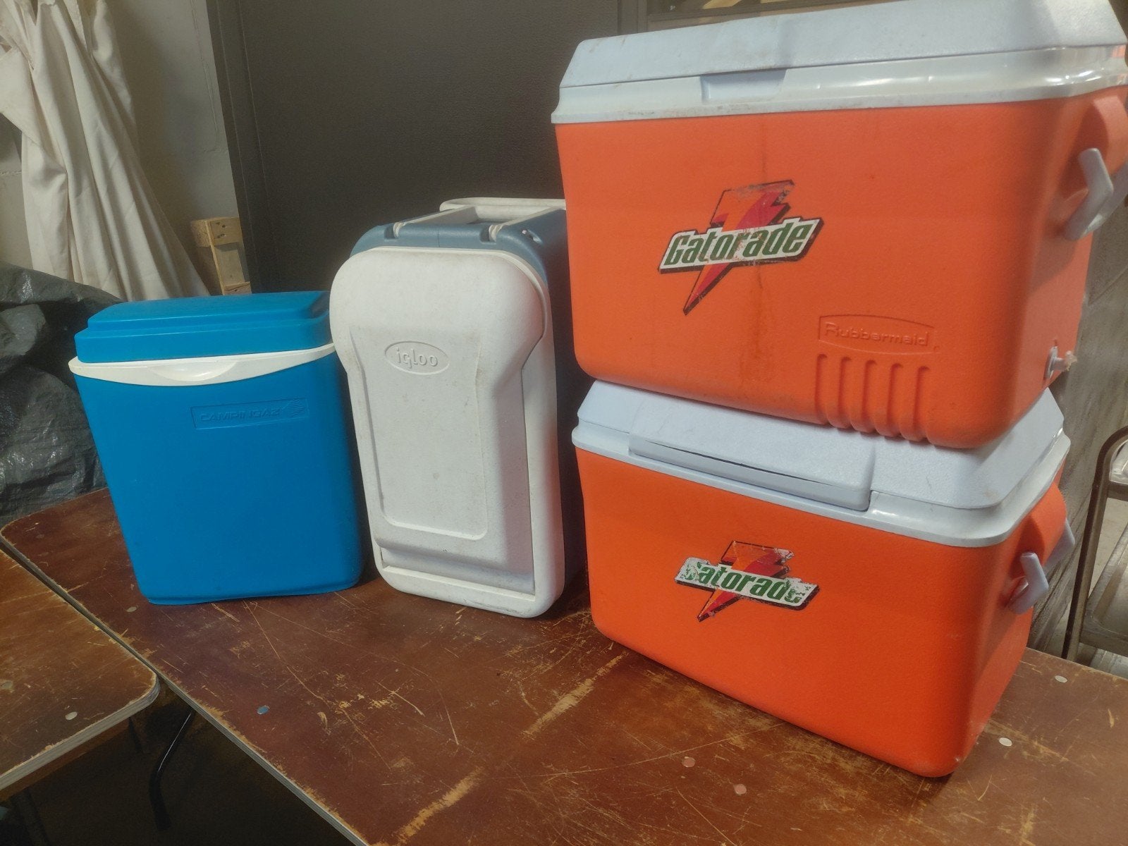 4 gebruikte koelboxen (o.a. Igloo, Gatorade), Ophalen, Gebruikt