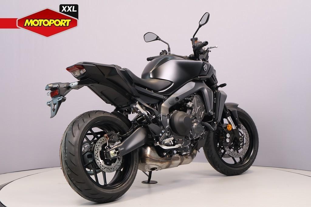 Yamaha MT 09 Y-AMT, Bedrijf, Naked bike
