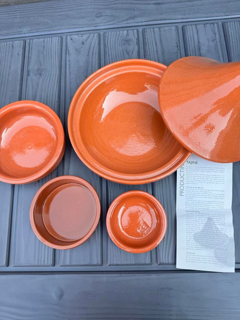 Ongebruikte Tajine 24cm met 3 schalen, Overige typen, Ophalen of Verzenden, Zo goed als nieuw, Steen/keramiek