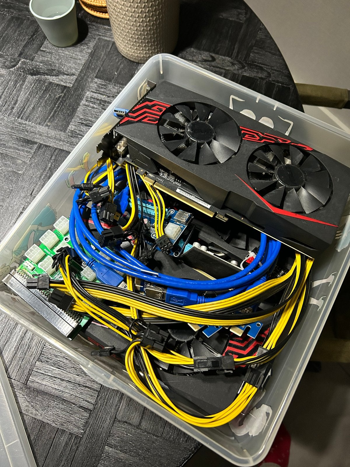 4x Videokaarten met risers, kabels en voeding, Computers en Software, Ophalen, Gebruikt, AMD, PCI-Express 3